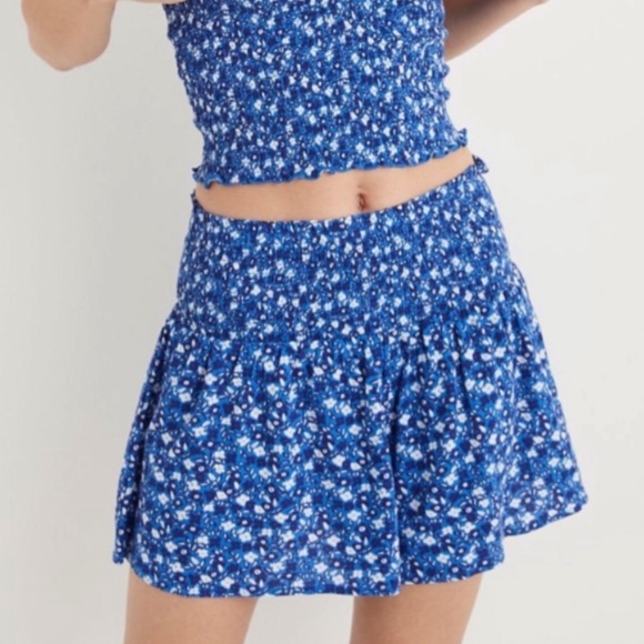 aerie Pants - Aerie Blue floral flowy smocked high rise shorts M